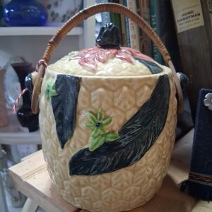 Vintage Biscuit/Cookie Jar